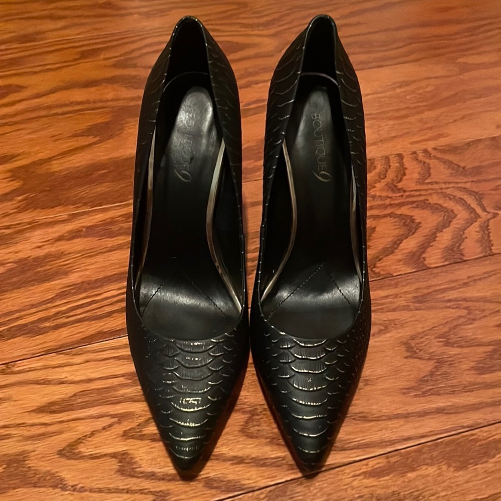Nine West Pumps- Black and Gold